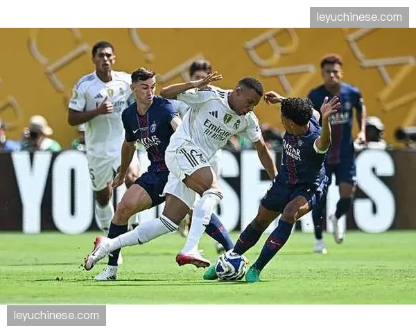 皇马客战巴黎前瞻：姆巴佩再度面对旧主，安切洛蒂的战术抉择