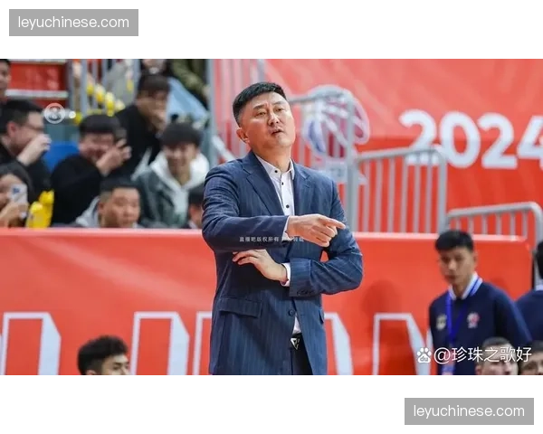 杜锋指导严厉训话视频流出,展现冠军教头另一面